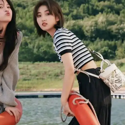 张子枫情侣头像一对