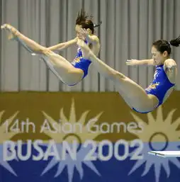 女子双人跳板决赛日本选手双飞燕