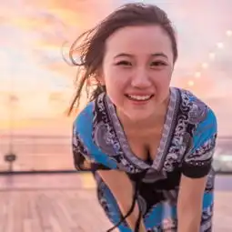 90后腾讯nba主播,旅行家微博达人作家,这样的美女你喜欢么