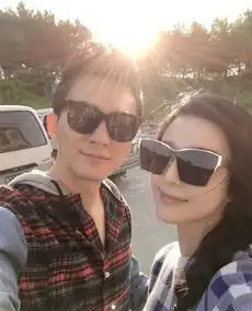 曝李晨身家10亿不比范冰冰差范冰冰独自逛街竟无人识