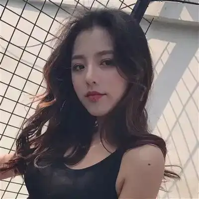 女生头像青春总会因为一个人开始闪闪发亮