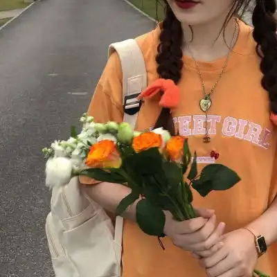 女生头像带花真人莫斯利