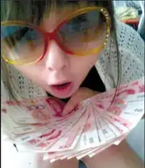 女消防员微博炫富晒保时捷最雷人炫富事件盘点
