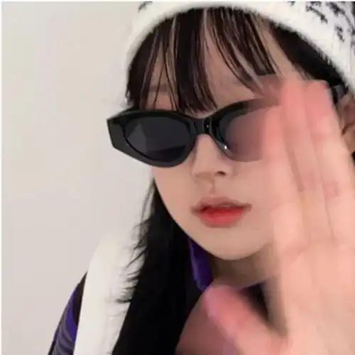 小胖子图片可爱女头像阿玛尼