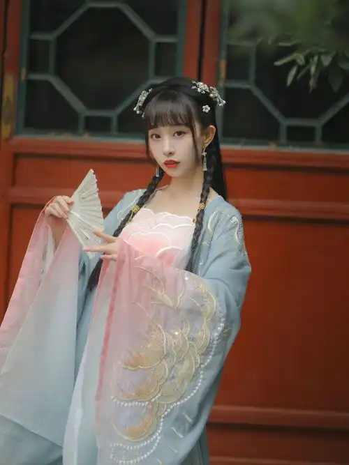 为什么现实里穿汉服的女生都丑原因在这,很多人没发现