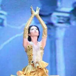 同为金鹰女神,李小璐又土又丑无法入眼,而她却美得无可救药