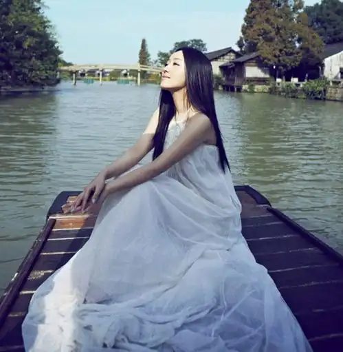 她曾是国内玉女派掌门人,如今45岁仍如少女一般,却无人敢娶