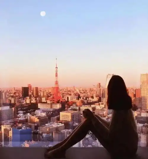 最痛的结局,就是人走了,感情还在

