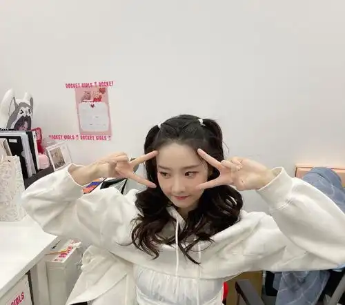杨幂道歉后,张艺凡悄悄删博,医生科普漫画腰危害让他们怂了