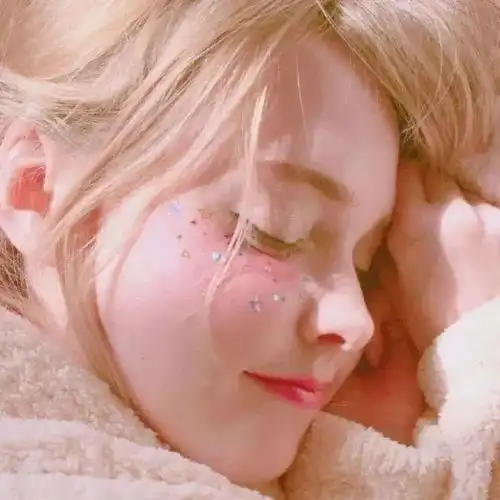 头像丨要努力不然怎么脱离不喜欢的群体