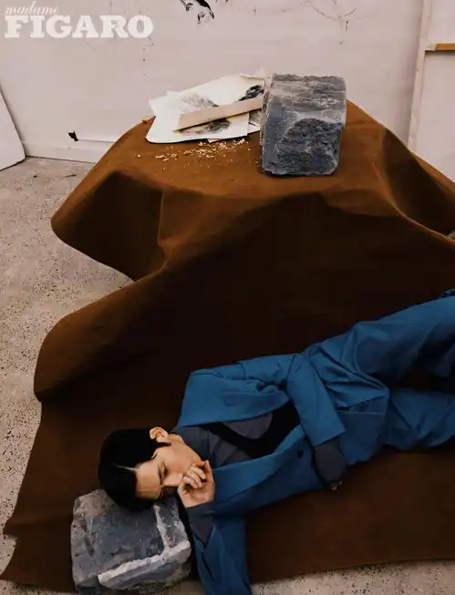 井柏然登madamefigaro封面油头造型复古文艺