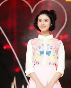 高斜刘海女生短发扎发超亮眼