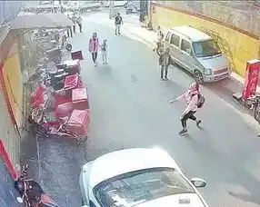 女生勇接坠楼男童精神值得学习方式不提倡