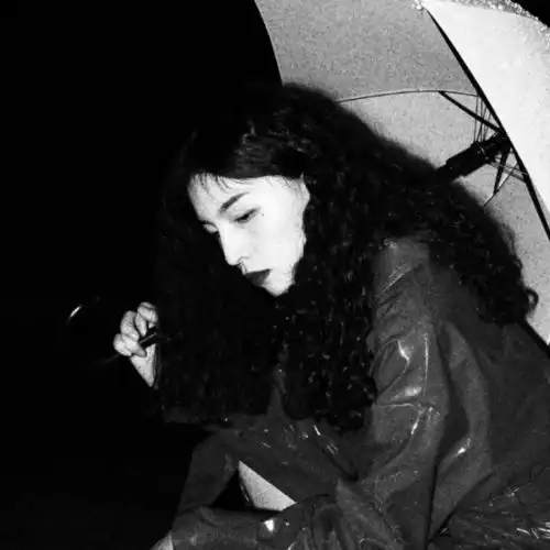 哭成泪人的扎心文案你才十几岁,别蹚爱情这滩浑水