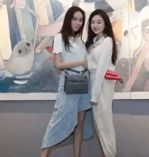 何超欣上新闻好漂亮,真贵族还如此优秀,比很多女明星颜值都高