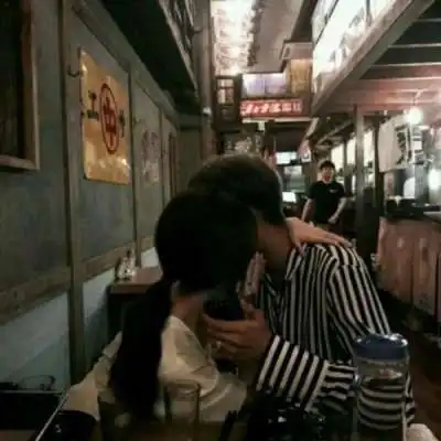 情侣接吻头像真人甜蜜2020情侣接吻头像一对两张