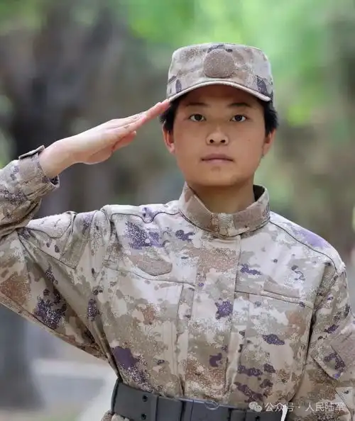 女兵入伍前vs入伍后,这组对比照太飒了