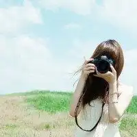 正在拿手机拍照的女生头像微信头像图片大全