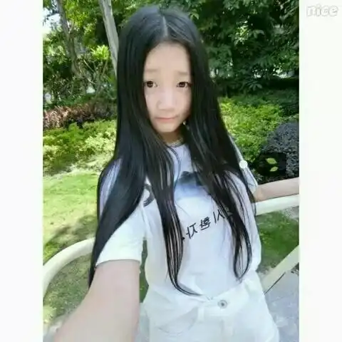 这是快手上很火的一个女生,求名字