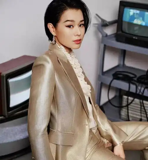 风水轮流转20年前被她丑哭,如今,对着45岁的她哭嚎姐姐好美