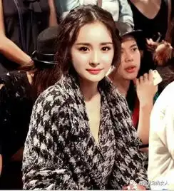 景甜爆炸头简直萌翻了,杨幂优雅,热巴时尚,baby几乎认不出