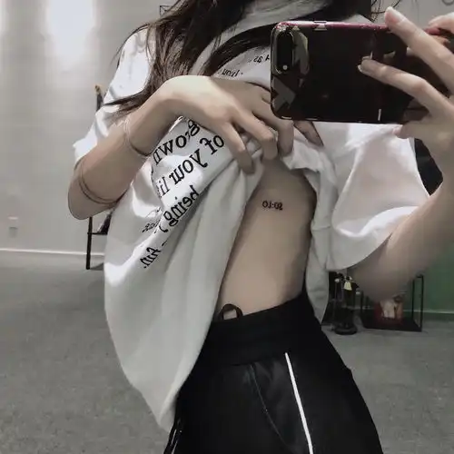 女生头像阳光干净正面性