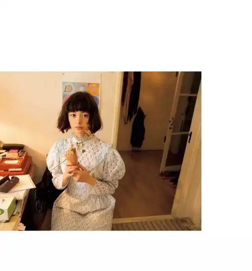 女生头像胶片风鬼马