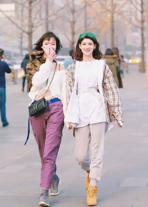 街拍美女,万千风情呈现于街头,哪一位美女最吸引你的眼球呢