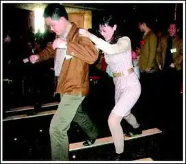 200单身男女制造非常浪漫