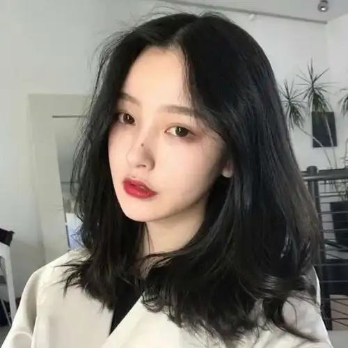 女生有这3种举动,显然是倾心于你,低情商才看不出来