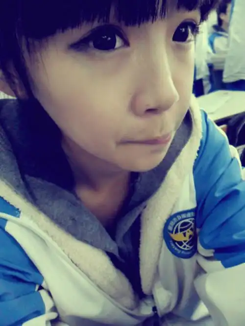 qq头像女学生穿校服李丽