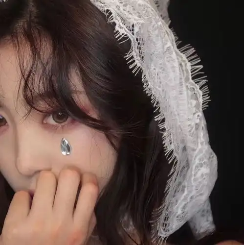 头像我们女孩子是神明落在人间的可爱鬼