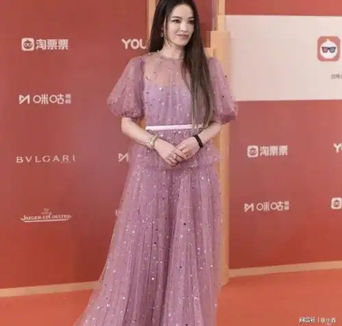 又被舒淇吸引了,将牛仔套装穿出非凡气质,果真是国际脸女神