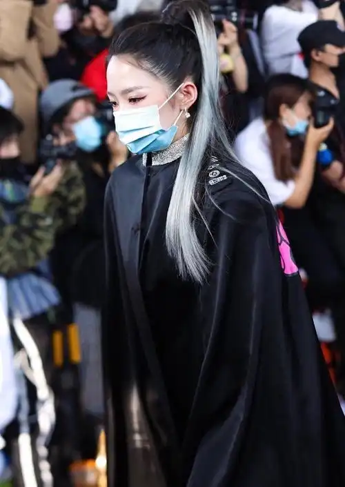 耳后挑染成染发新趋势,连杨超越都在pick