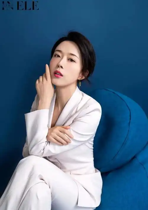 嫦娥仙子颜丹晨仙气不在,转变风格熟女御姐气质更加迷人