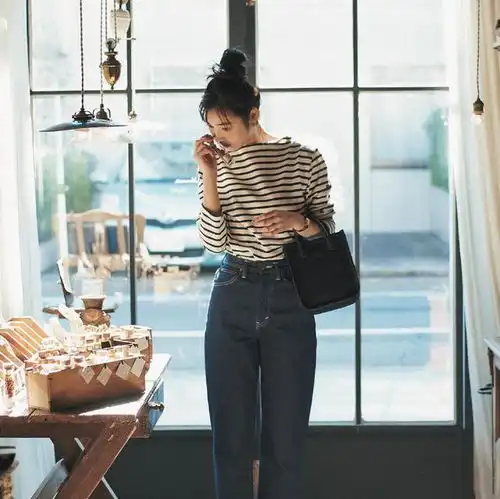 条纹牛仔裤春夏最时髦简单的搭配,不挑年纪,经典不易出错