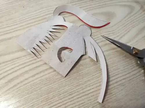 非遗剪纸教室戴口罩的小女孩