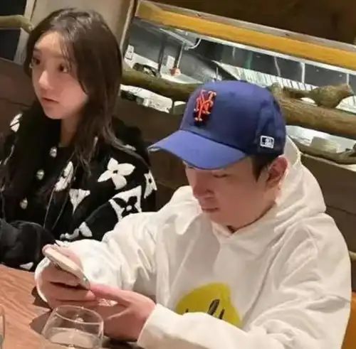 头像女霸气戴帽子口罩王