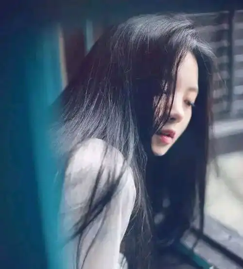 在回家路上遇到一个小女孩,我的做法让无数人感动,大家觉得呢