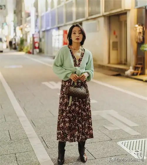 158左右的女生,靴子尽量不要穿过膝靴和裸靴,其实这些更显个高