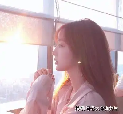 女生头像背影侧面动漫