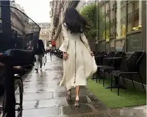 女神们的背影迪丽热巴郑爽赵丽颖自带少女风
