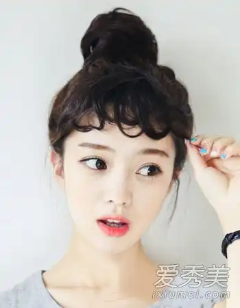 这是一张学生肉丸发型的可爱照片这是最可爱的衰老方式
