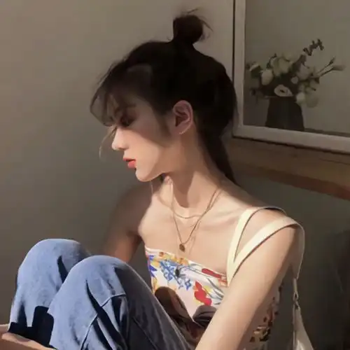 优质头像女生纯欲居家美
