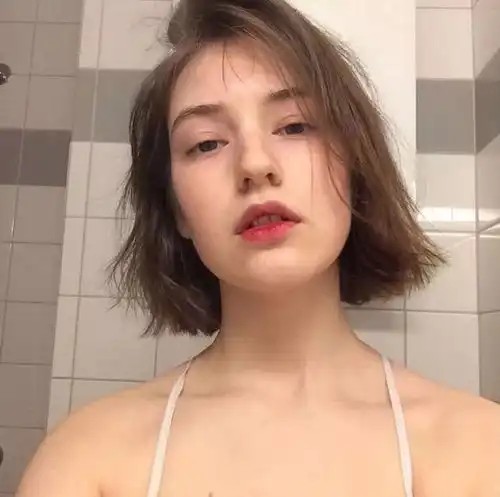 qq头像女生欧美短发输卵