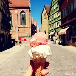 旅行做一个环球吃货,旅行美食自拍照.