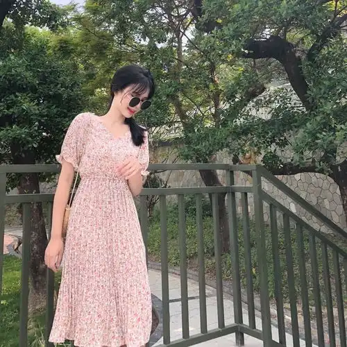 碎花连衣裙2020新款女春秋复古v领碎花裙修身显瘦下半身压折裙子