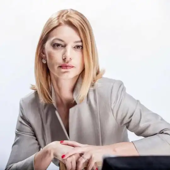 俄罗斯美女议员霸气怒吼我们有4200万叛徒要清理
