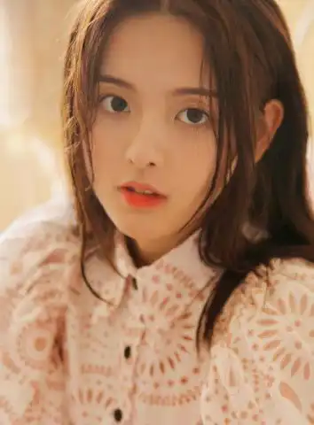 杨超越新剧路透照曝光,一袭白衣仙气十足,网友下一个刘亦菲