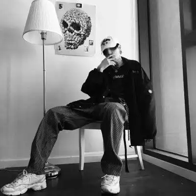 软锦抽烟男生欧美风头像